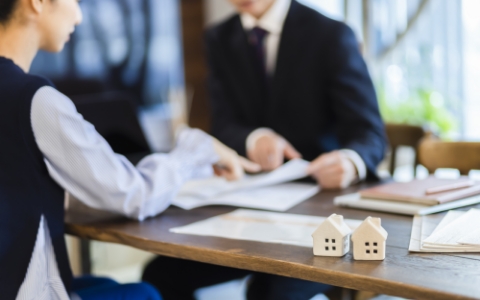 スタッフとお客様 イメージ写真