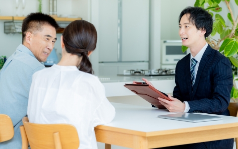 スタッフとお客様 イメージ写真