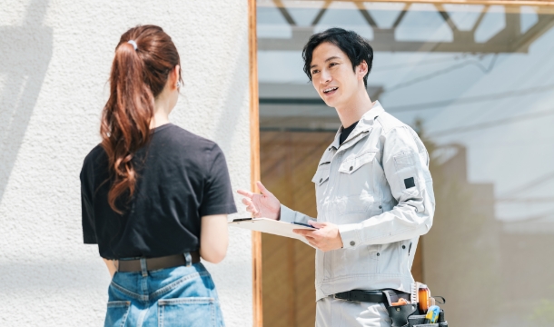 お客様とスタッフ イメージ写真