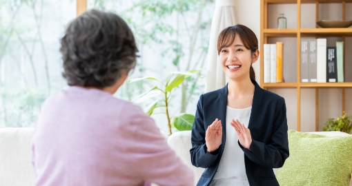 お客様とスタッフ イメージ写真