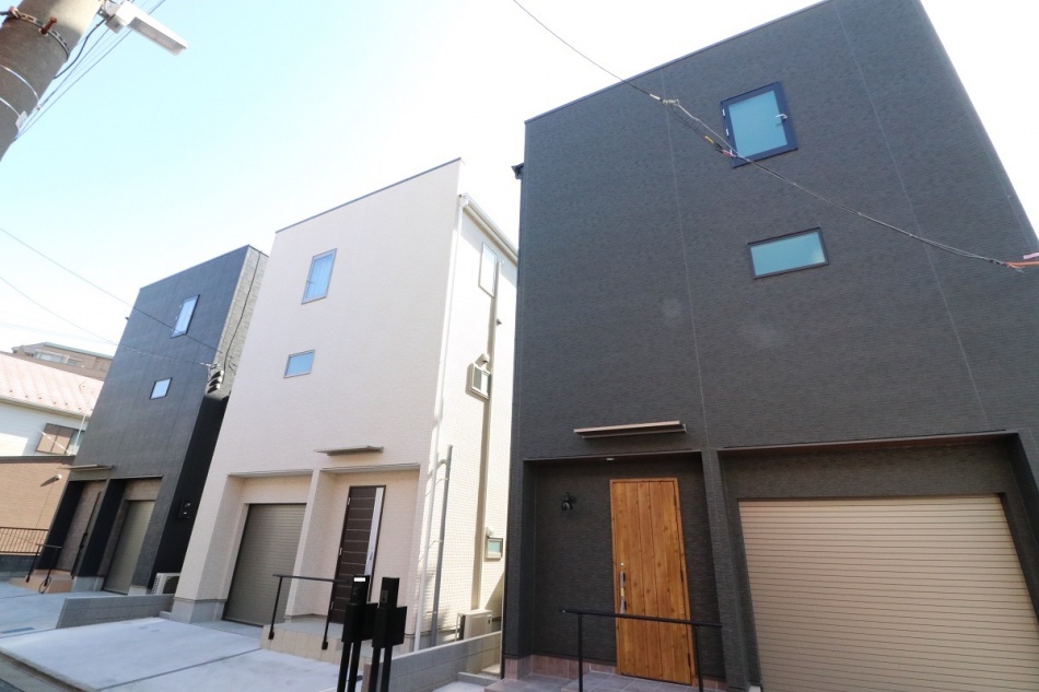 足立区ガレージハウス3区画が完成しました。