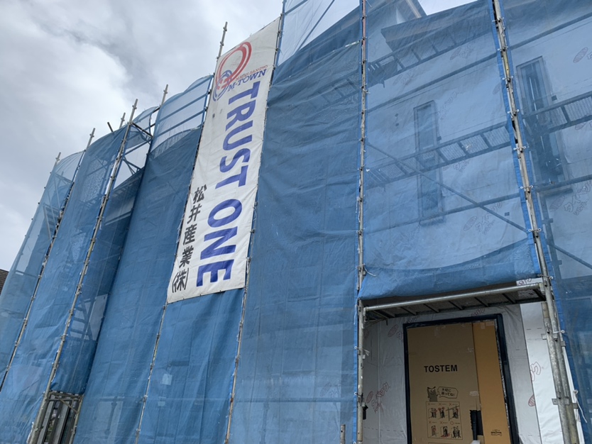 【埼玉県吉川市】Y様邸新築工事は外壁タイベックシルバーを施工中です。