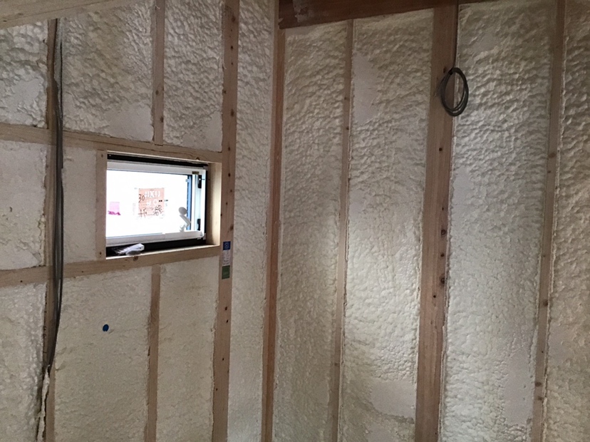 埼玉県吉川市I様邸はウレタン吹付け断熱工事を行っています。