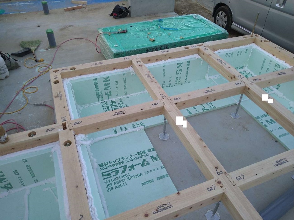 【埼玉県吉川市】I様邸注文住宅新築工事は木工事土台引きを行いました。