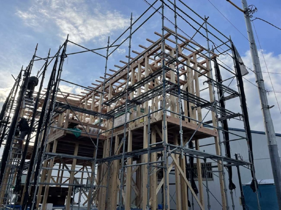 埼玉県三郷市O様邸注文住宅新築工事は上棟しました。