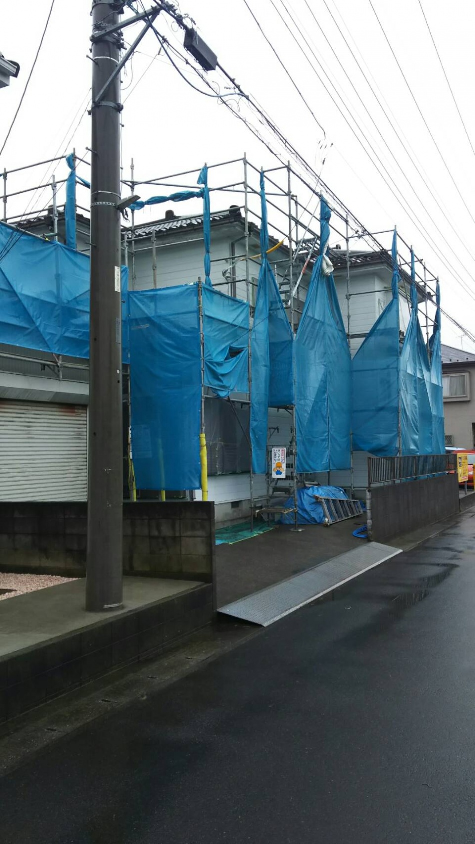 台風が接近しているので台風養生をしました。