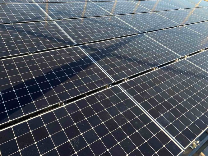 埼玉県三郷市M様邸注文住宅新築工事は太陽光パネル12kWが取り付きました。