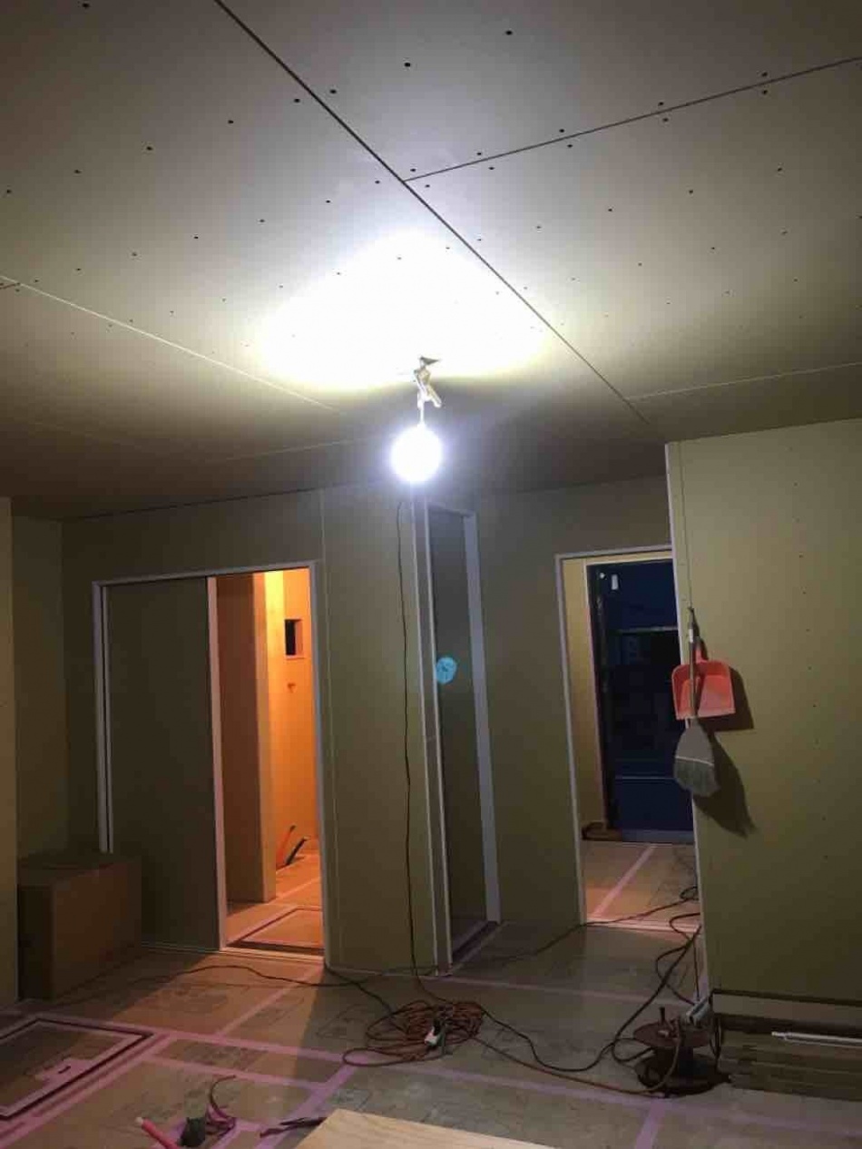 埼玉県吉川市U様邸注文住宅新築工事は内部木工事、外壁サイデイングです。