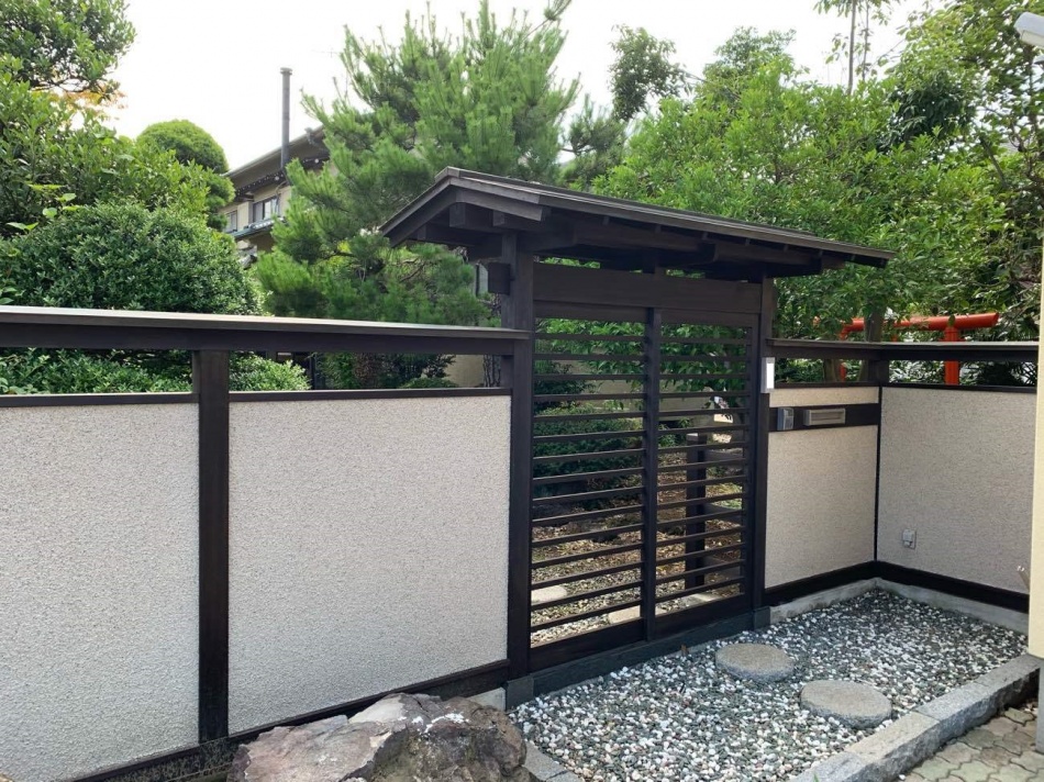 【埼玉県三郷市】M様邸門扉改修工事が完了しました。