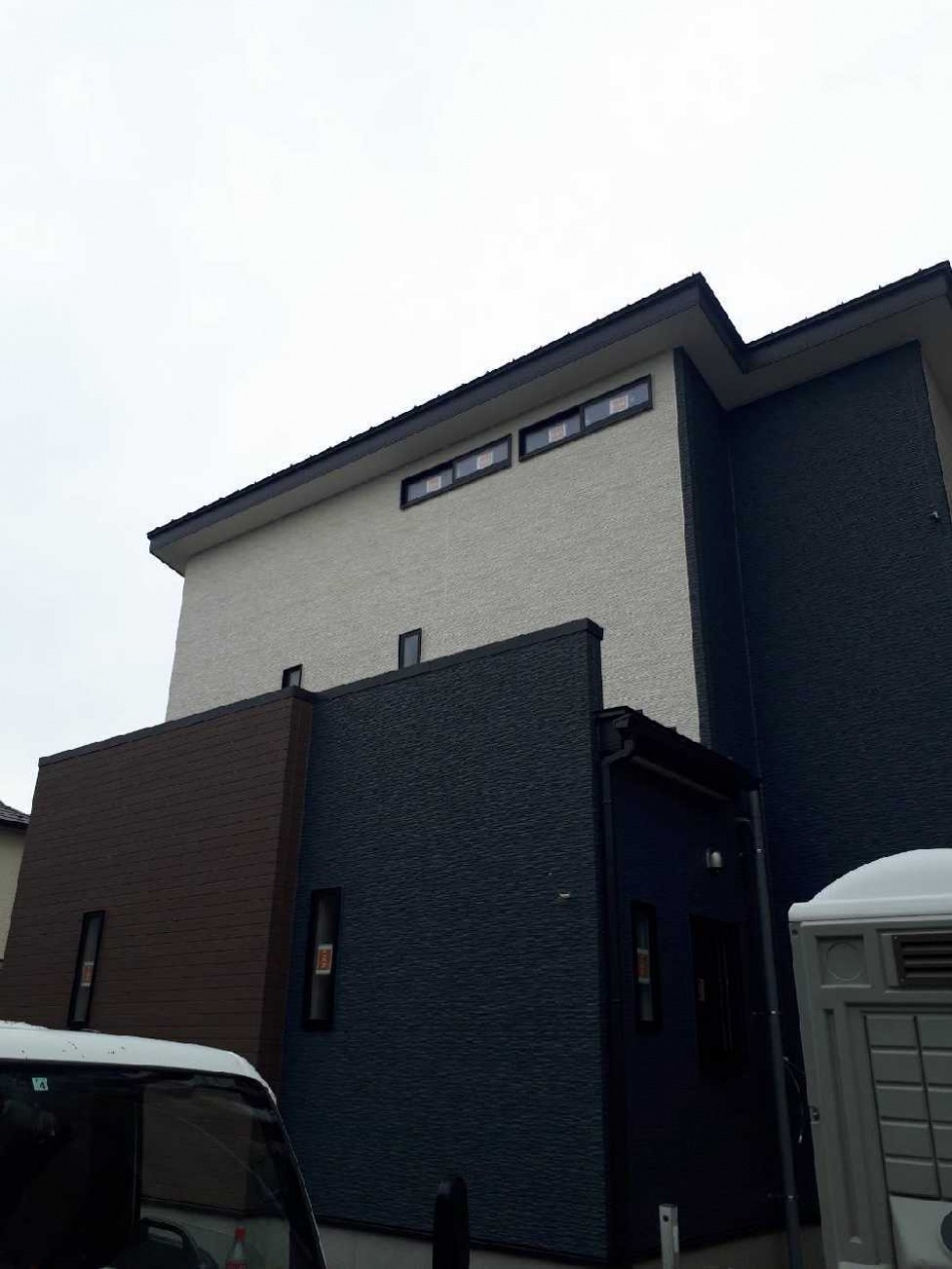 埼玉県三郷市S様邸注文住宅新築工事は足場が外れて外観がわかるようになりました。