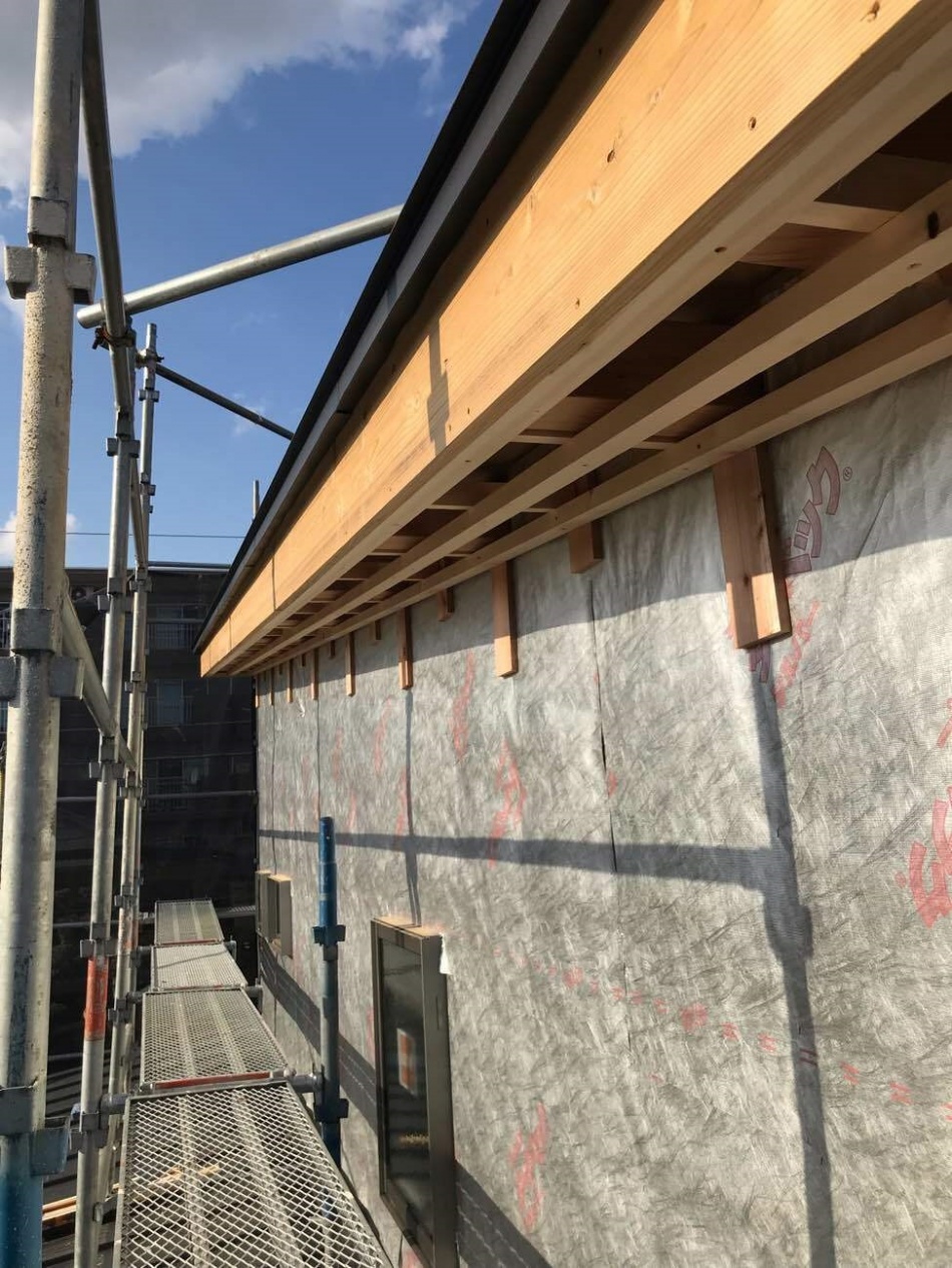 埼玉県越谷市K様邸注文住宅新築工事は木工事を行っています。