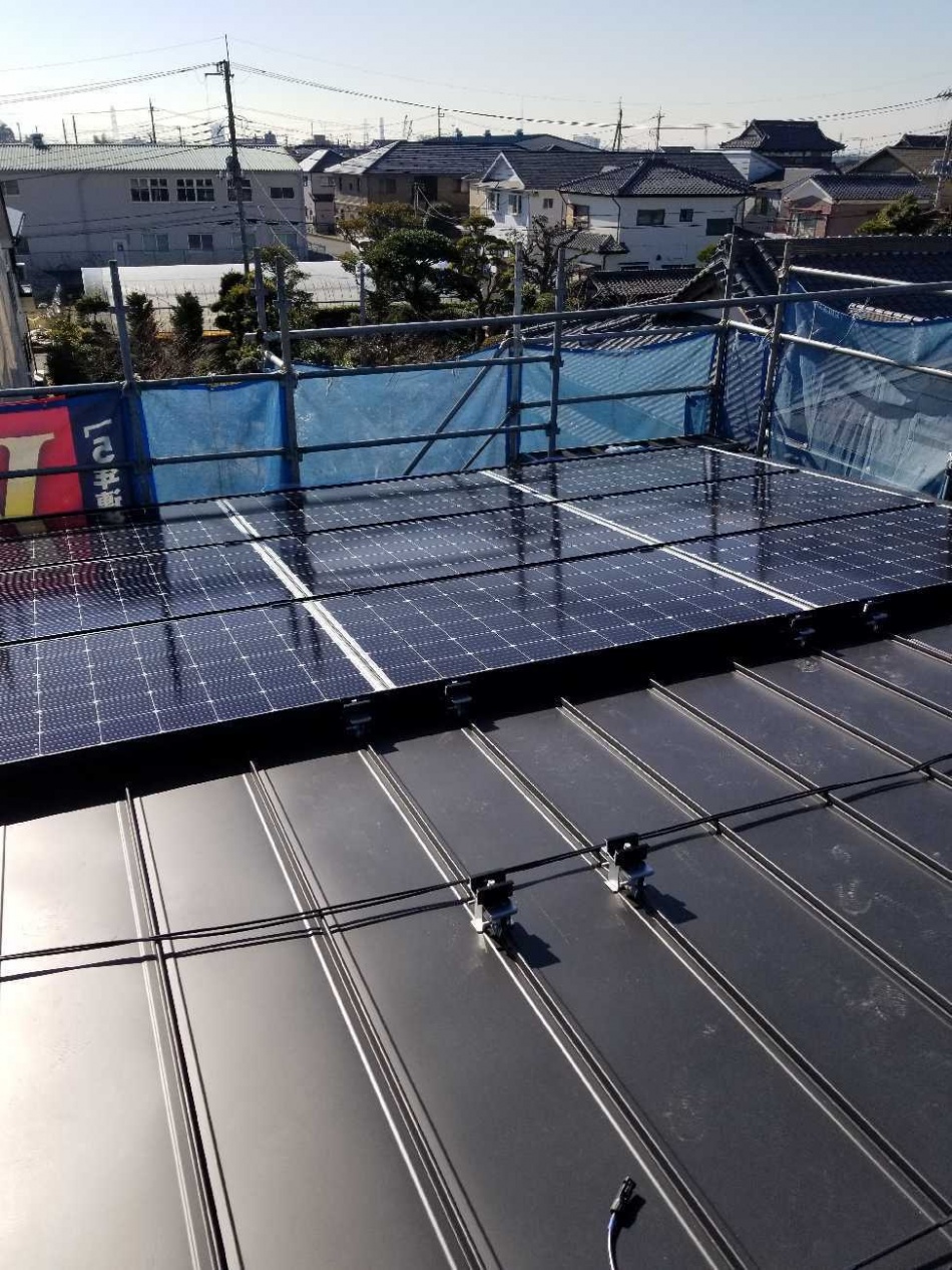 三郷市T様邸太陽光設置工事10.4kWが取り付きました。
