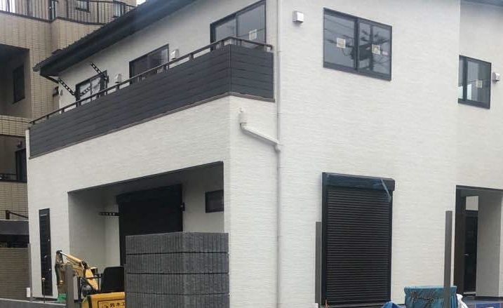 東京都足立区S様邸注文住宅新築工事は外構工事中です。