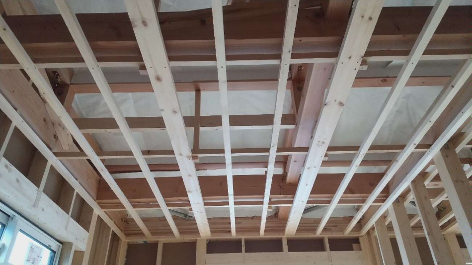【埼玉県吉川市】I様邸は天井・床下地工事、小屋裏タイベックシルバー施工です。