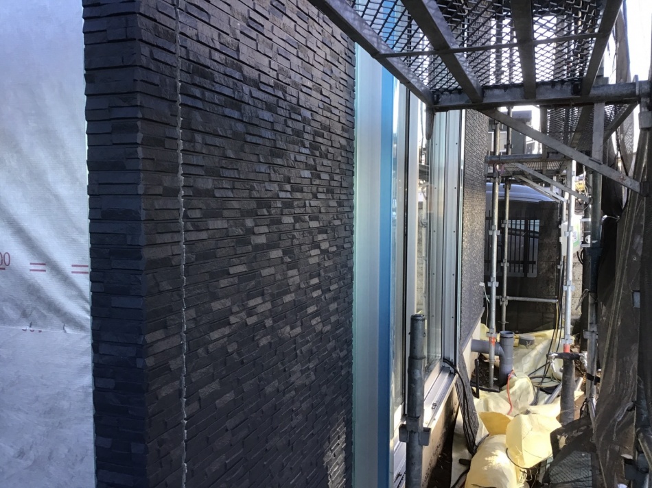 【埼玉県吉川市】I様邸注文住宅新築工事は外壁サイデイング工事を行っています。