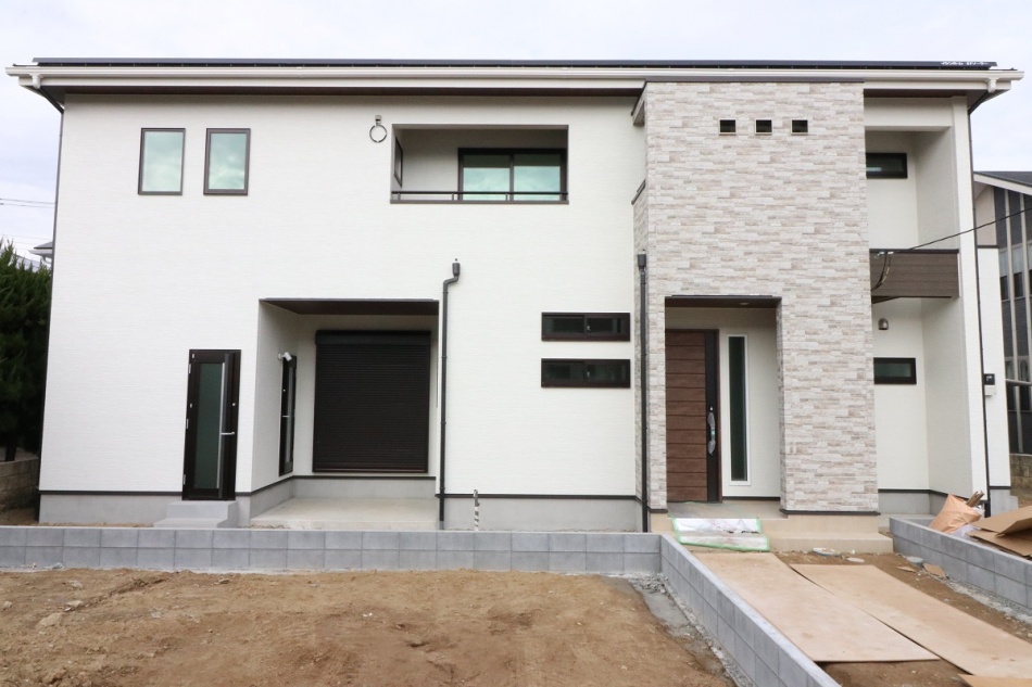 三郷市Y様邸ホワイトが際立つモダンハウス