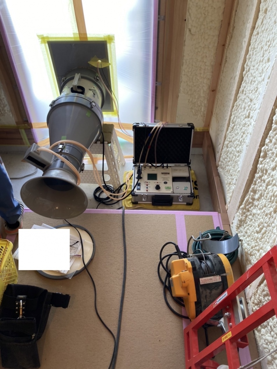 埼玉県三郷市O様邸注文住宅新築工事は気密測定を行いました。