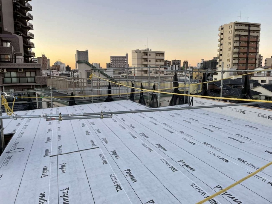 東京都墨田区T様邸注文住宅新築工事は屋根ルーフィング工事です。