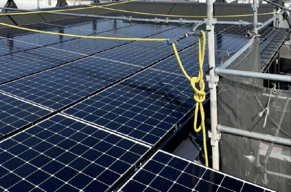 東京都墨田区T様邸注文住宅新築工事は太陽光パネルが取り付きました。