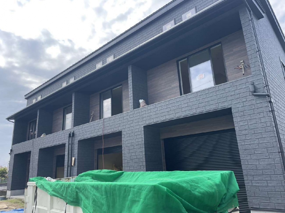 埼玉県三郷市M様邸賃貸ガレージ新築工事は足場が外れて外観が分かるようになりました。