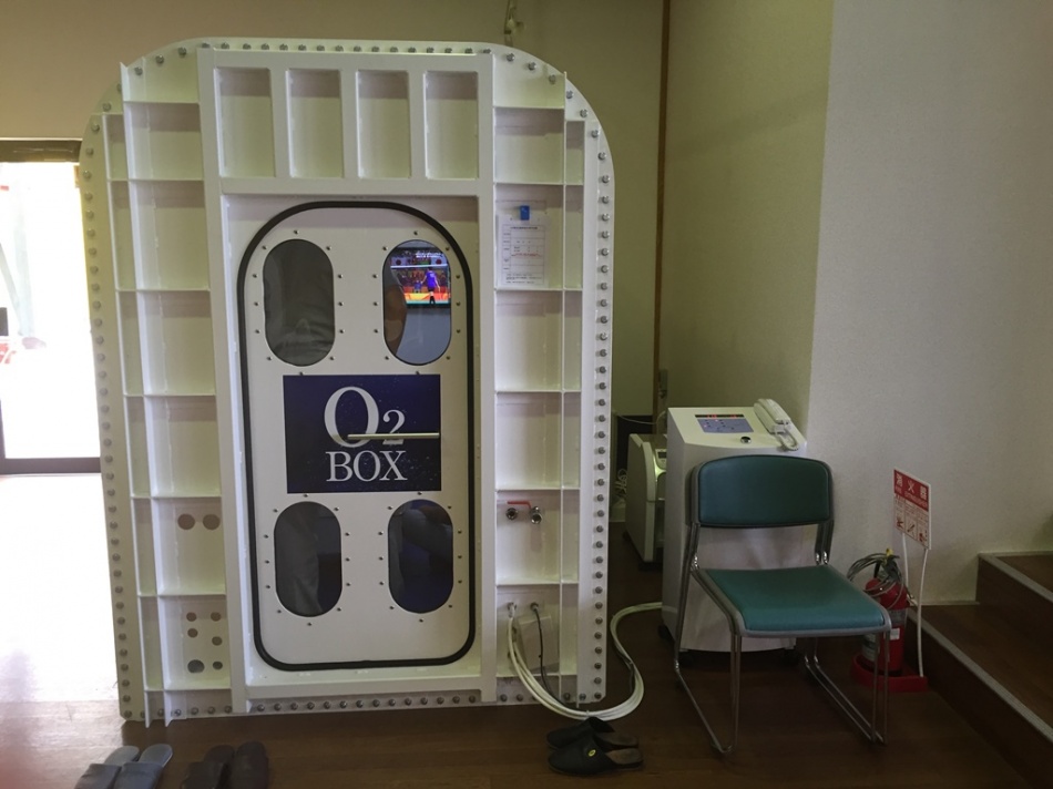 OBのお客様に酸素カプセルの体験をしていただいています。