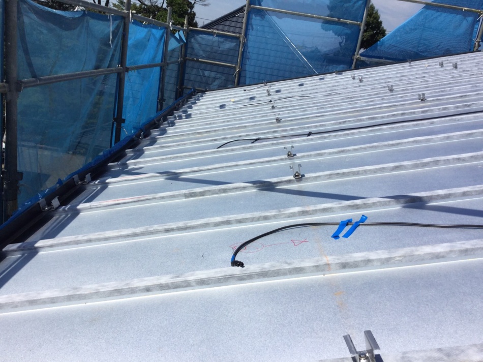 【埼玉県三郷市】木工事は筋交い,窓下地,間柱を施工。屋根下地のアンダールーフ施工。外部パネル貼りを行いました。