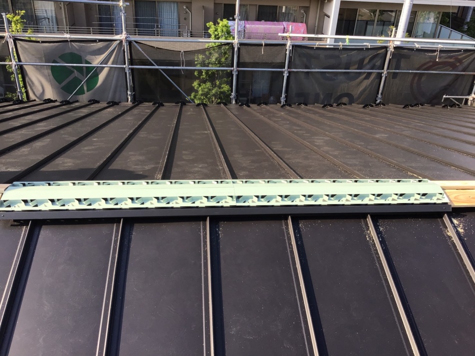 【三郷市】K様邸新築工事は屋根ガルバリウム鋼板葺き工事です。