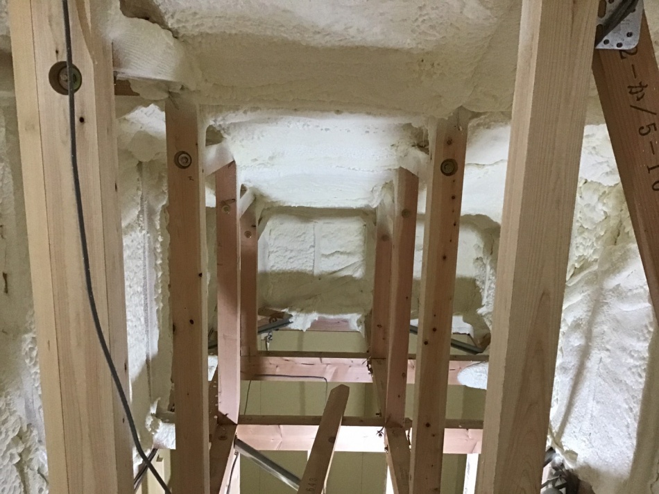 千葉県市川市A様邸注文住宅新築工事は吹付断熱工事を行いました。