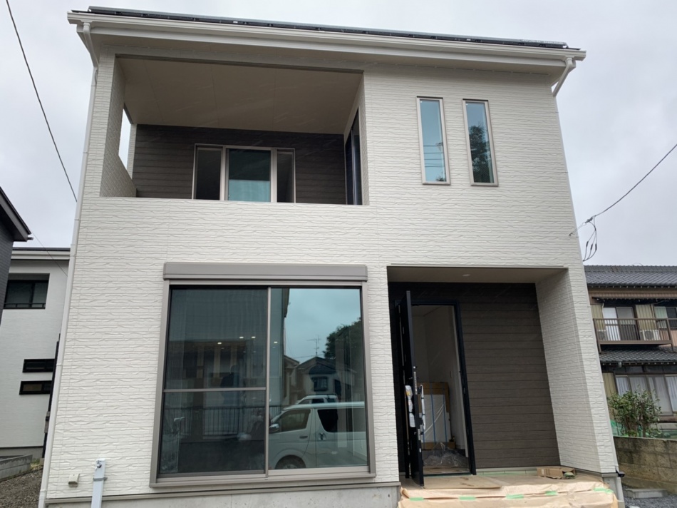 【埼玉県三郷市】Y様邸は足場が外れ外観がわかるようになりました。