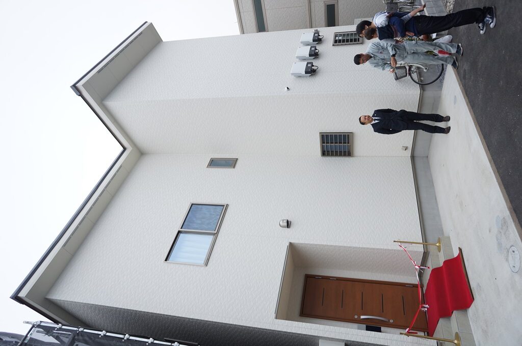 【埼玉県川口市I様】お引渡しです。松井産業スタッフとお引渡しの記念撮影です。I様ありがとうございました!!松井産業株式会社 イシンホーム三郷店