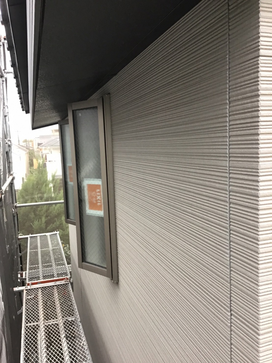 東京都練馬区I様邸は外壁サイデイング工事が完了しました。吹付け断熱のチェックも行いました。