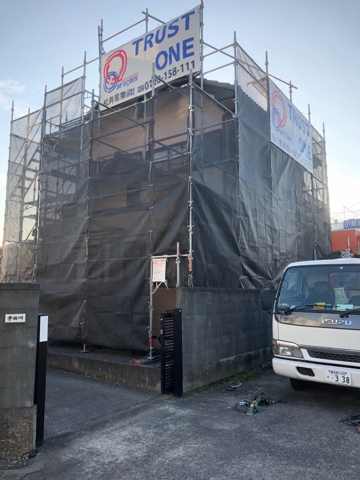 三郷市U様邸の台風被害屋根工事がスタートしました。