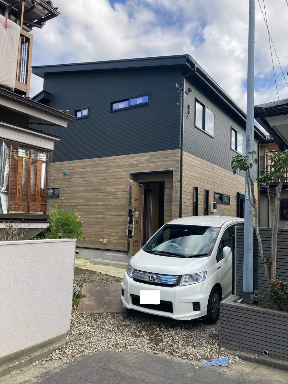 埼玉県久喜市T様邸注文住宅新築工事は足場が外れて外観が分かるようになりました。