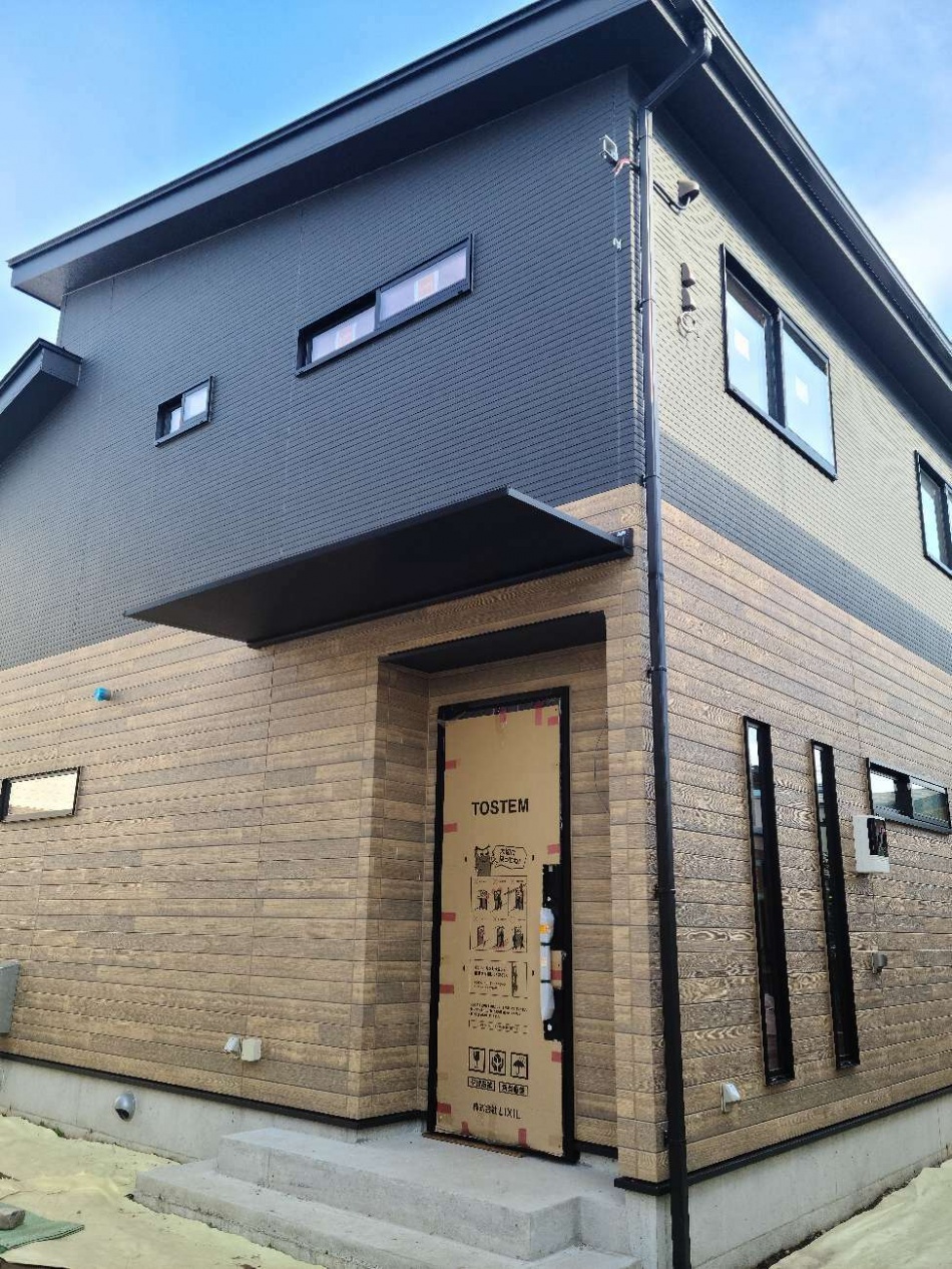 埼玉県久喜市T様邸注文住宅新築工事は雨樋が取り付きました。