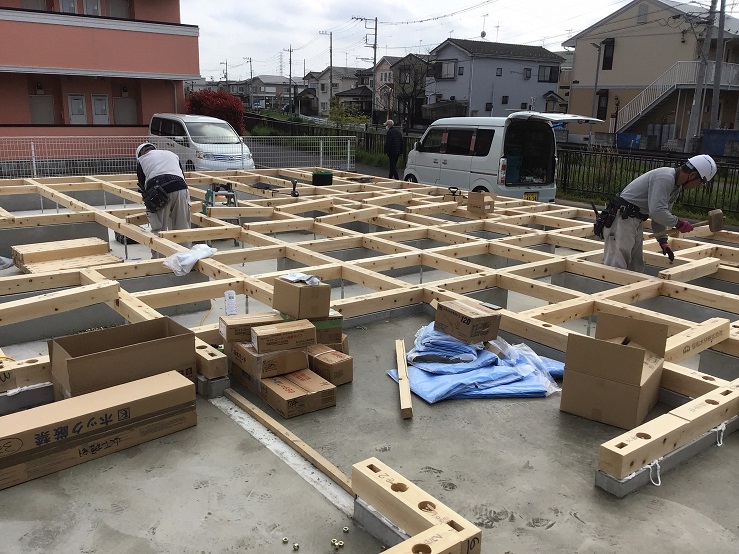 吉川市Y様邸は土台引き工事をしています。