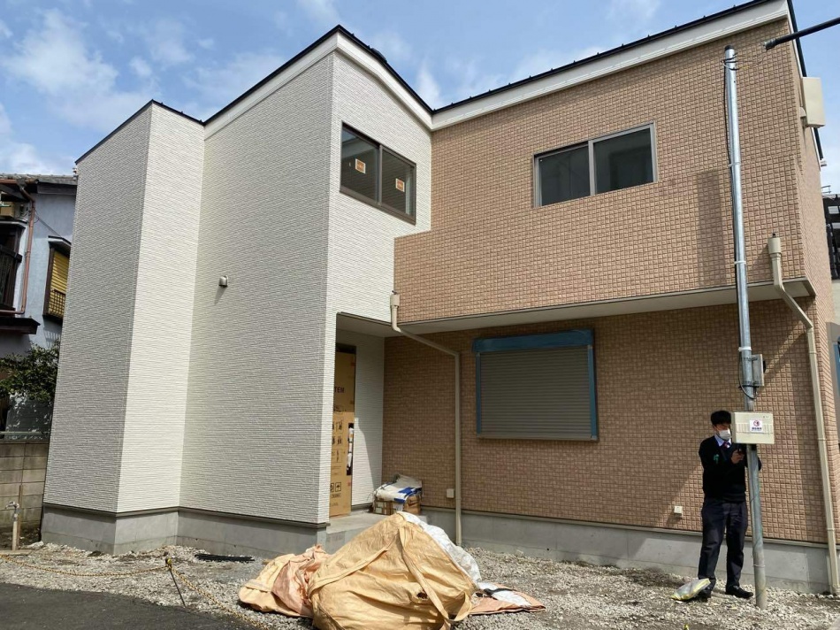 東京都足立区O様邸注文住宅新築工事は足場が外れて外観がわかるようになりました。