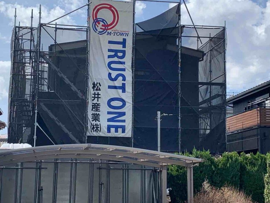 埼玉県吉川市M様邸外壁工事が完了しました。