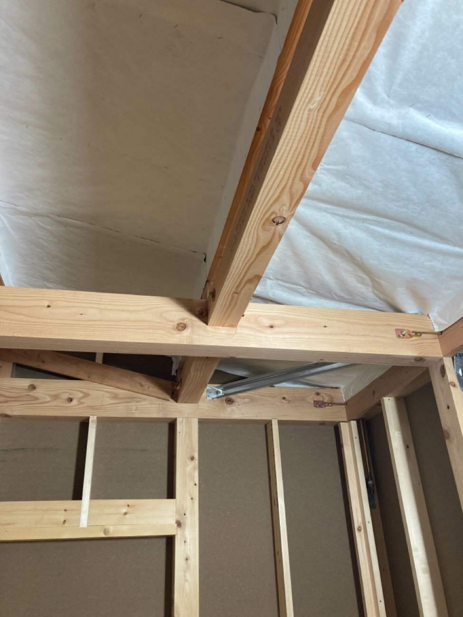 埼玉県三郷市E様邸注文住宅新築工事は小屋裏にタイベックシルバーを施工しました。