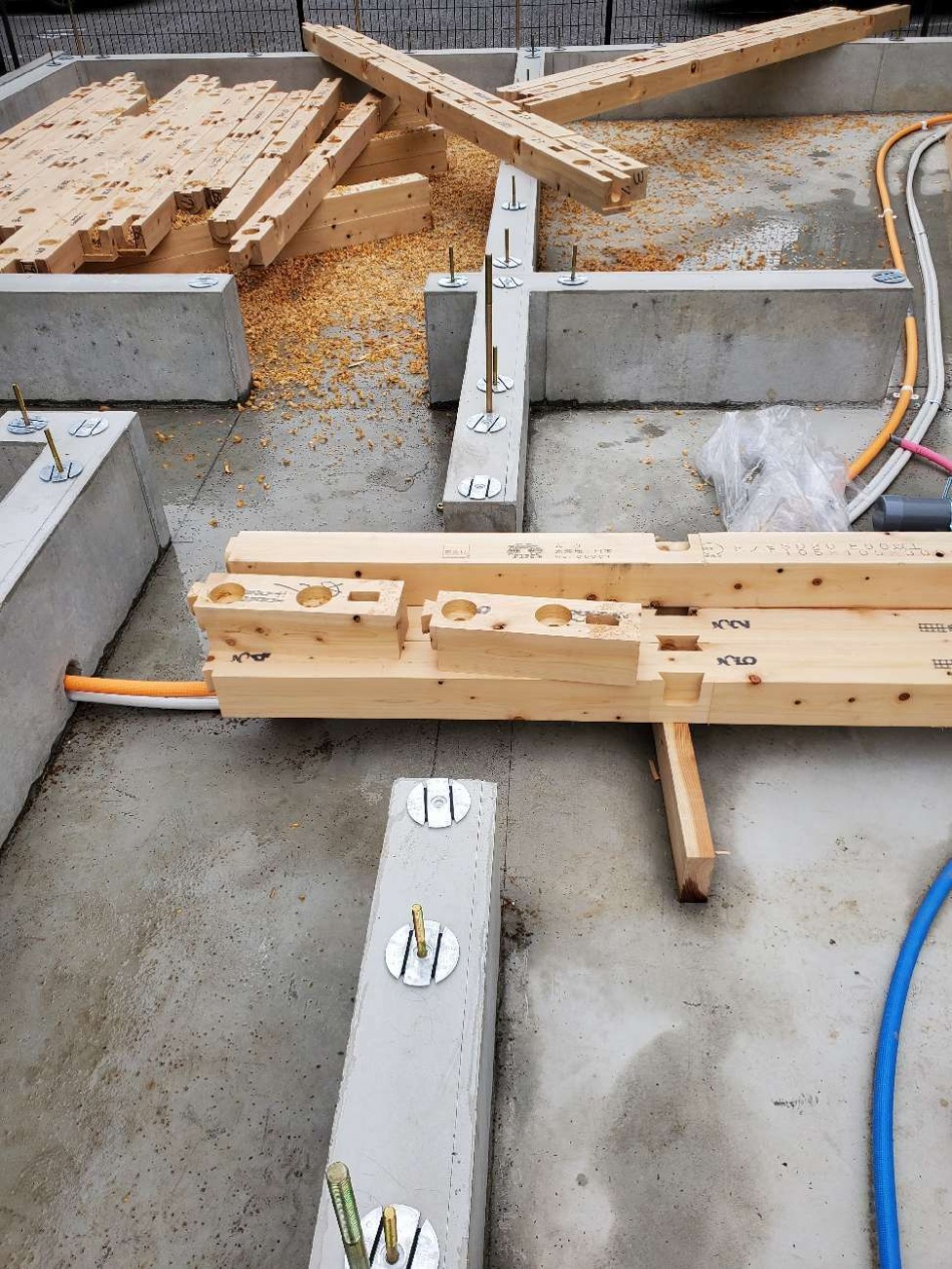 東京都足立区T様邸注文住宅新築工事は基礎工事土台引きを行っています。