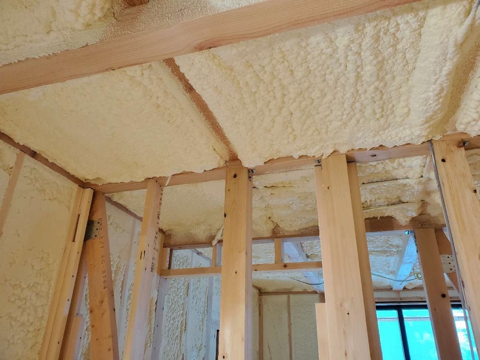 埼玉県三郷市T様邸注文住宅新築工事は吹付断熱工事を行いました。