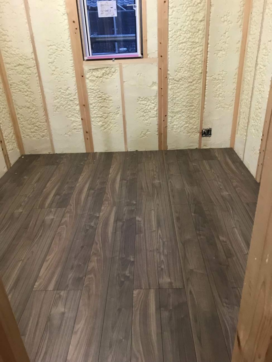 埼玉県越谷市K様邸注文住宅新築工事は2階フローリング張りを行いました。