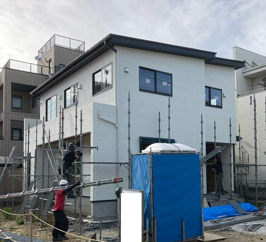 東京都足立区S様邸注文住宅新築工事は足場が外れて外観がわかるようになりました。