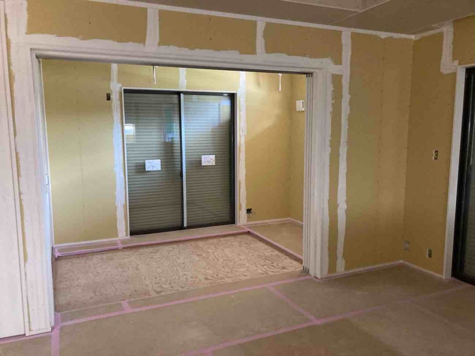 東京都足立区S様邸注文住宅新築工事は内装工事を行っています。