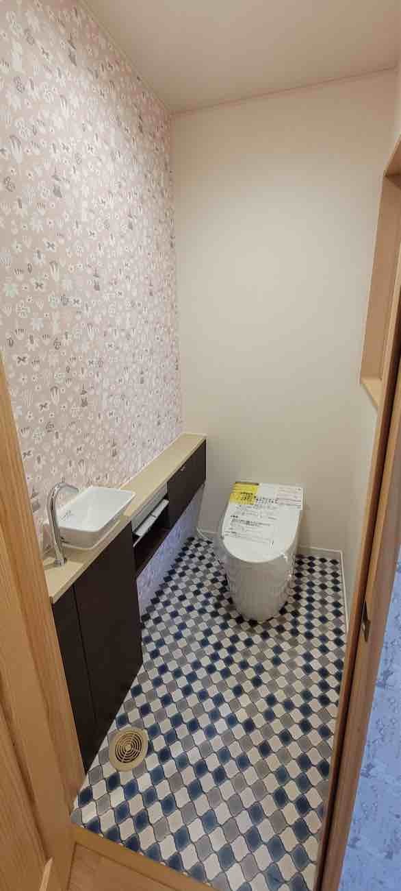 埼玉県北葛飾郡松伏町I様邸注文住宅新築工事はトイレが取り付きました。
