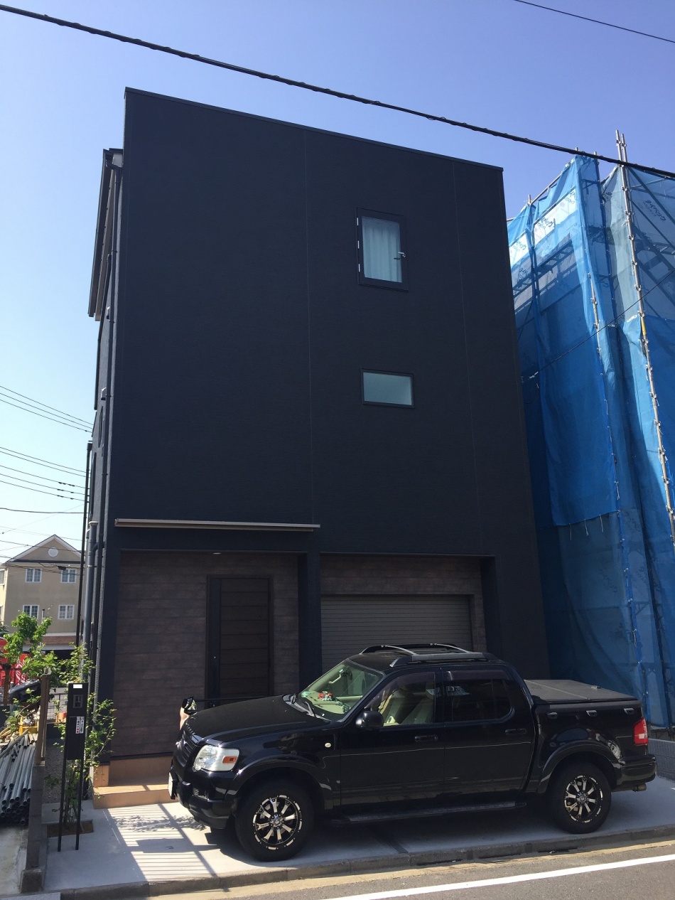 「高性能×おしゃれ」ガレージハウスです。