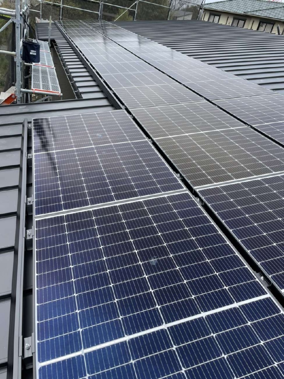 埼玉県越谷市N様邸注文住宅新築工事は太陽光パネルが取り付きました。