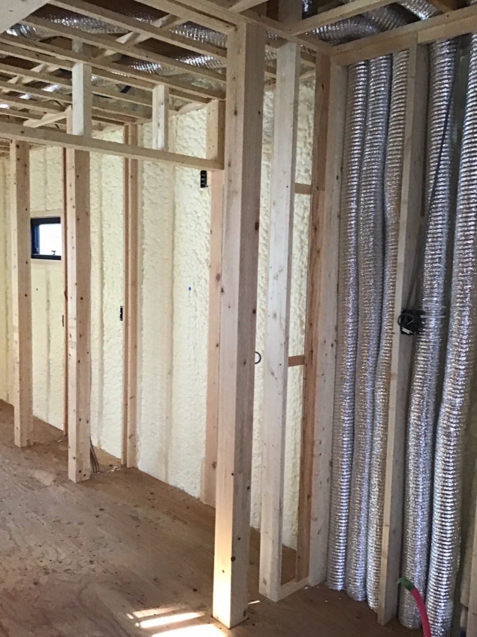 埼玉県吉川市U様邸注文住宅新築工事は吹きつけ断熱工事を行いました。