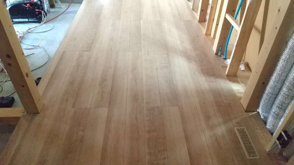 埼玉県吉川市N様邸床フローリング工事を行いました。
