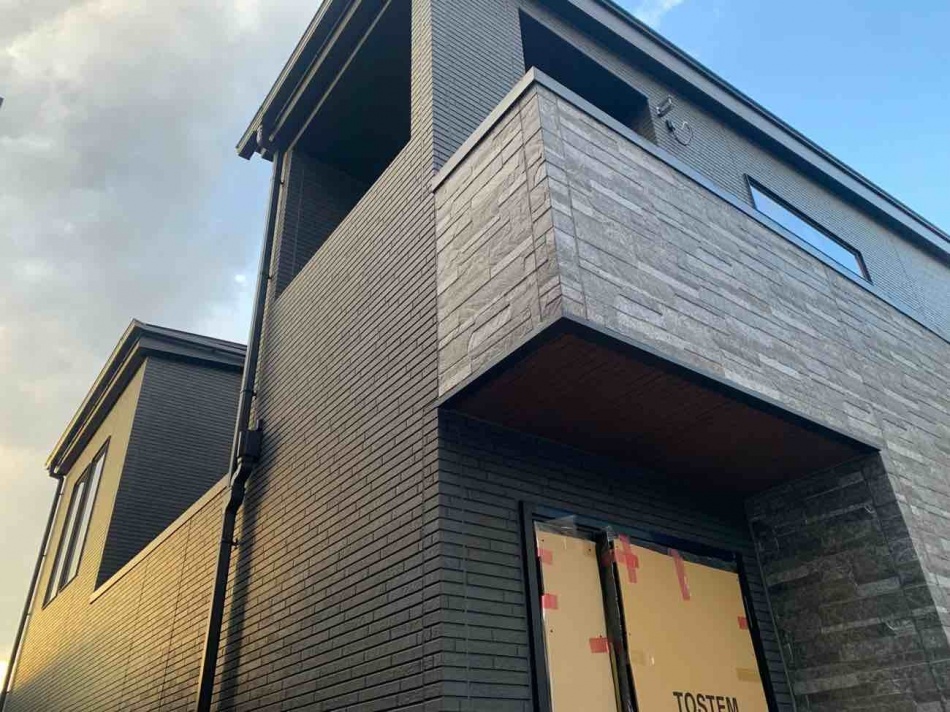 埼玉県三郷市T様邸注文住宅新築工事は足場が外れて外観がわかるようになりました。