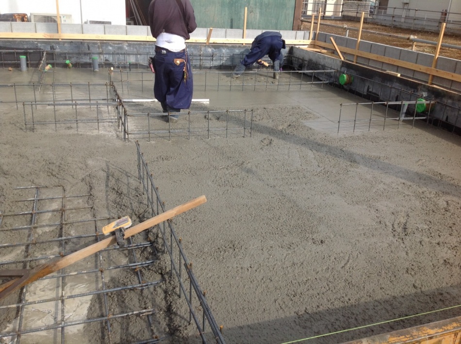 埼玉県三郷市 N様邸の基礎工事はベースコンクリートの打設です。松井産業株式会社 イシンホーム三郷店